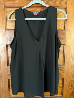 Vince Camuto Black V-Neck Sleeveless top, L